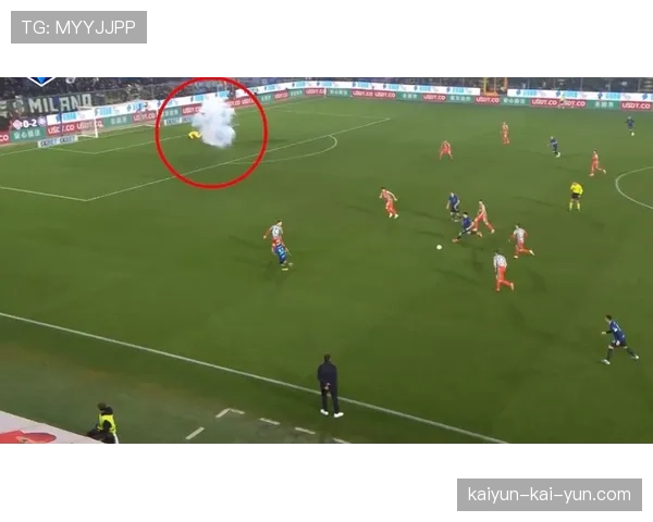 官方确认:因球迷向场内投掷杂物,比赛中断十分钟